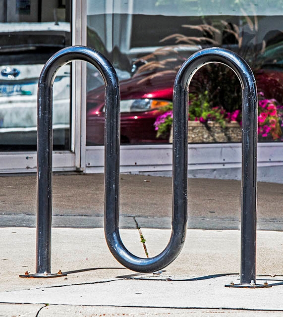 5 Space Powder-Coated Loop Bike Rack – Picnic Furniture